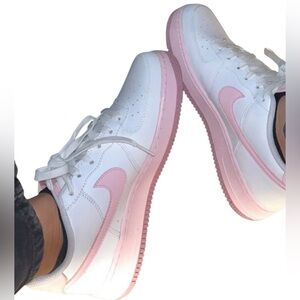 NIKE  Air Force 1 Stylish White / Pink Older Kids  Sneakers, Size Y2 Comfortable